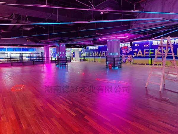 湖南德冠木業(yè)有限公司,德冠運(yùn)動地板,跳躍者運(yùn)動地板,籃球館地板,舞臺地板